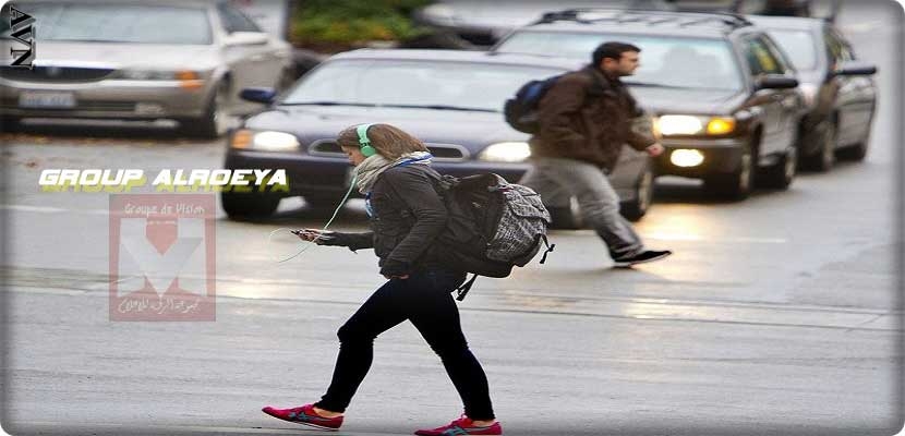 الولايات المتحدة الأمريكية أدرجت "الإلهاء أثناء السير"، ضمن المخاطر التي تؤدي إلى إصابات عام 2015.