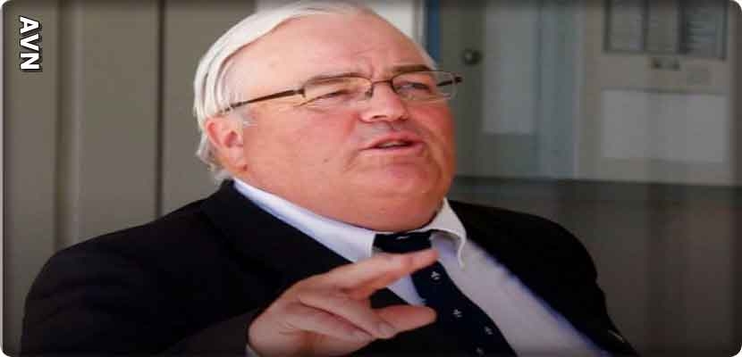 حيثيات القضية تعود إلى أوائل التسعينيات، حيث بدأت السلطات المحلية في "بريتيش كولومبيا" بكندا بالتحقيق مع الرجلين.