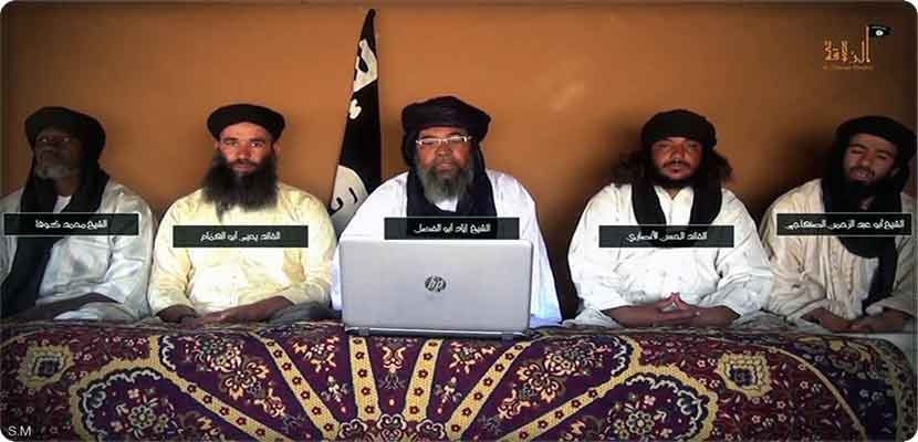 أغ غالي متوسطا "أمراء" التنظيمات الأخرى يحيى أبو الهمام أمير منطقة الصحراء، ومحمدو كوفا أمير كتائب ماسينا، والحسن الأنصاري نائب أمير "المرابطون" إضافة إلى "أبي عبد الرحمن الصنهاجي قاضي منطقة الصحراء"