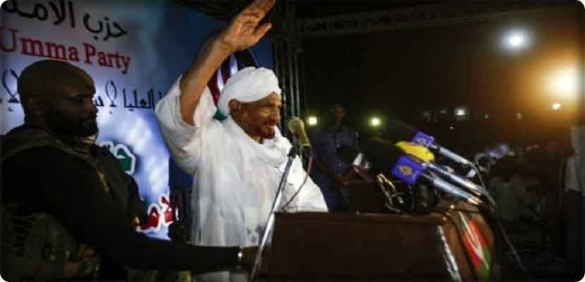  شوارع السودان تشتعل ودعوات لحكومة وفاق جديدة 