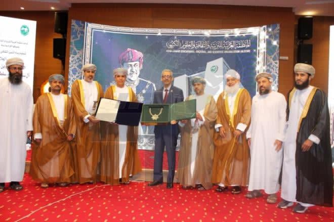 الألكسو تمنح  وسام التميز الثقافي العربي من الفئة السامية لصاحب الجلالة هيثم بن طارق آل سعيد، سلطان سلطنة عُمان، تقديرا للدور الثقافي العربي البارز والداعم لمسارات التنمية الفكرية والثقافية 